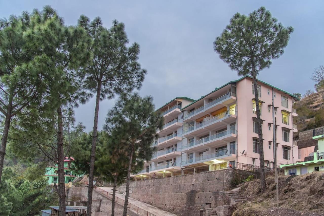 The Western Heights I Serviced Apartments I Pvt Balcony I Lift I Peacefull Area I Family Accomodation I Kasauli I By Exotic Stays ภายนอก รูปภาพ