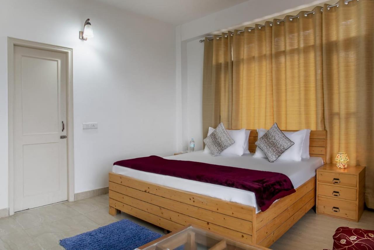 The Western Heights I Serviced Apartments I Pvt Balcony I Lift I Peacefull Area I Family Accomodation I Kasauli I By Exotic Stays ภายนอก รูปภาพ