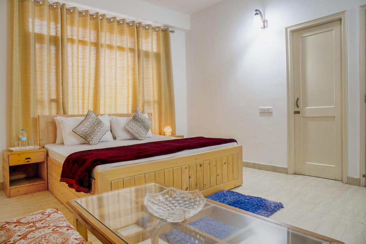 The Western Heights I Serviced Apartments I Pvt Balcony I Lift I Peacefull Area I Family Accomodation I Kasauli I By Exotic Stays ภายนอก รูปภาพ