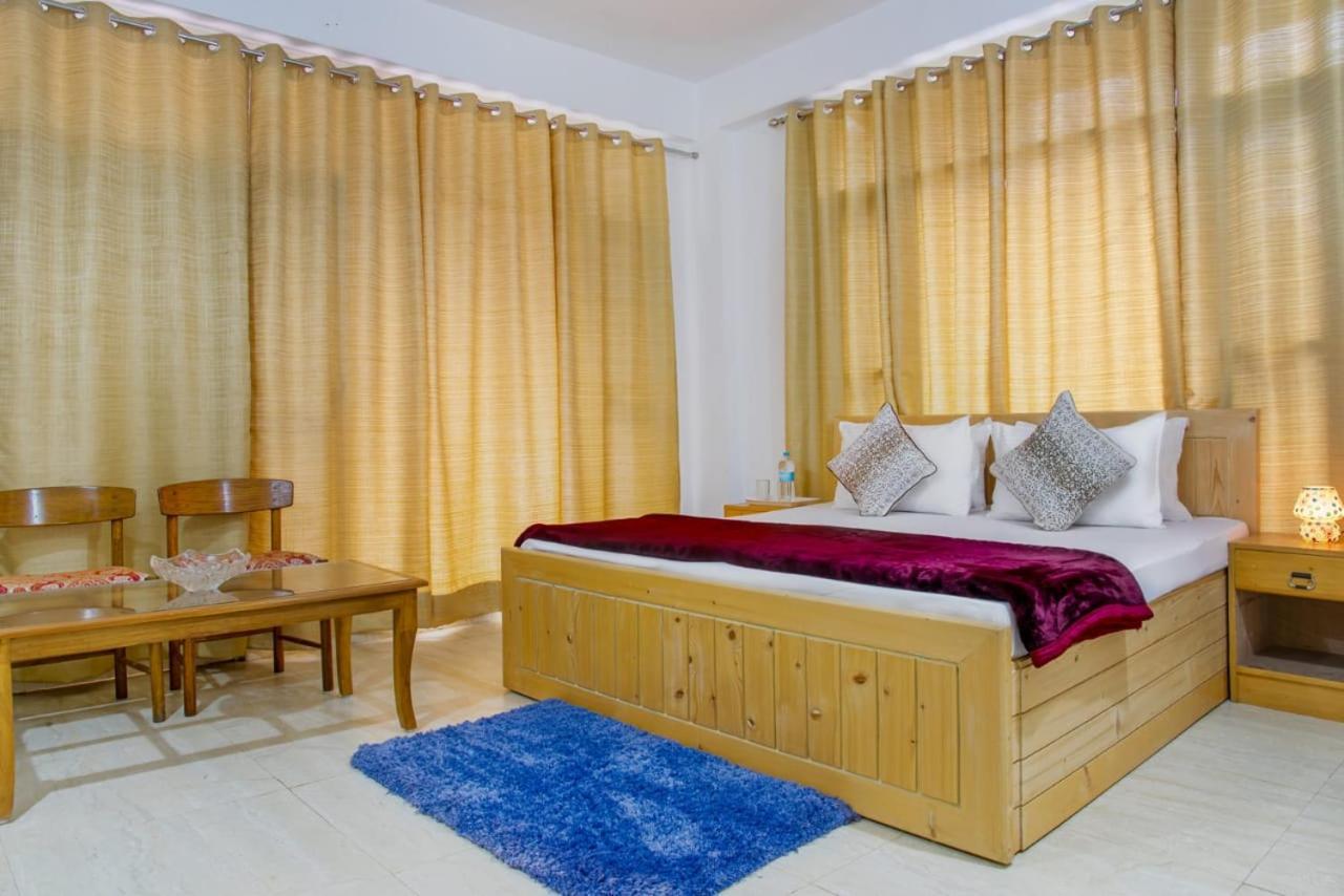 The Western Heights I Serviced Apartments I Pvt Balcony I Lift I Peacefull Area I Family Accomodation I Kasauli I By Exotic Stays ภายนอก รูปภาพ