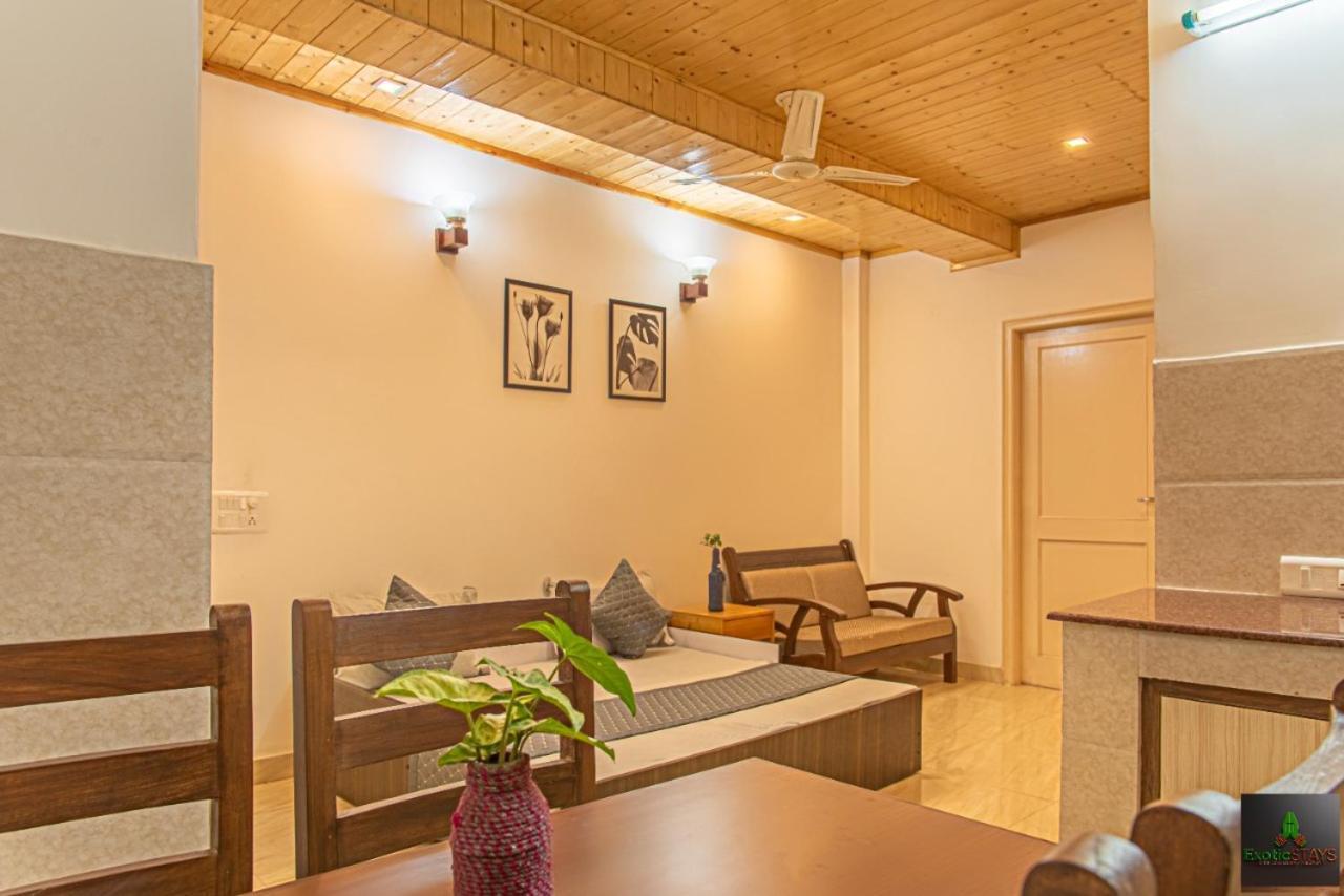 The Western Heights I Serviced Apartments I Pvt Balcony I Lift I Peacefull Area I Family Accomodation I Kasauli I By Exotic Stays ภายนอก รูปภาพ