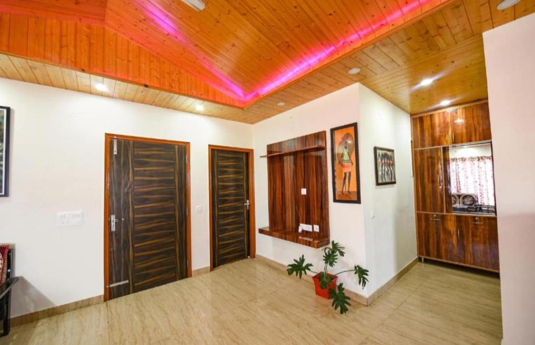 The Western Heights I Serviced Apartments I Pvt Balcony I Lift I Peacefull Area I Family Accomodation I Kasauli I By Exotic Stays ภายนอก รูปภาพ