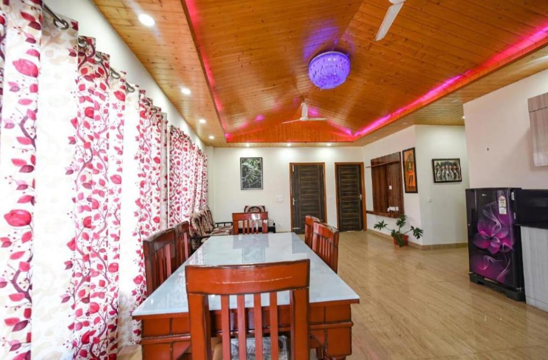 The Western Heights I Serviced Apartments I Pvt Balcony I Lift I Peacefull Area I Family Accomodation I Kasauli I By Exotic Stays ภายนอก รูปภาพ