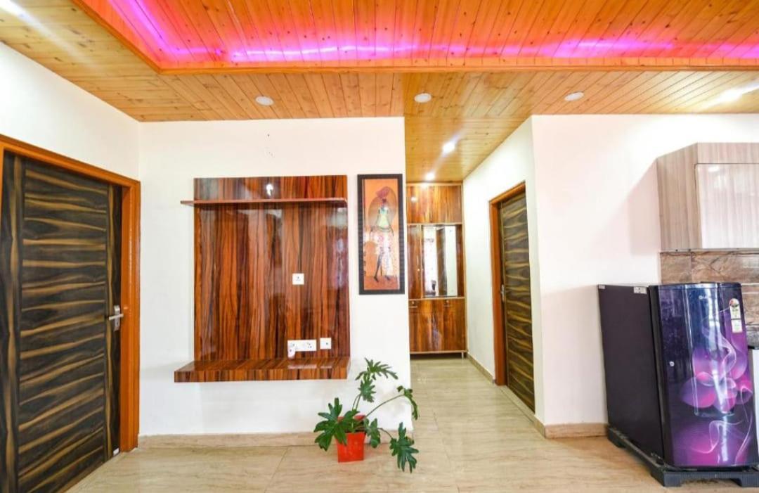 The Western Heights I Serviced Apartments I Pvt Balcony I Lift I Peacefull Area I Family Accomodation I Kasauli I By Exotic Stays ภายนอก รูปภาพ