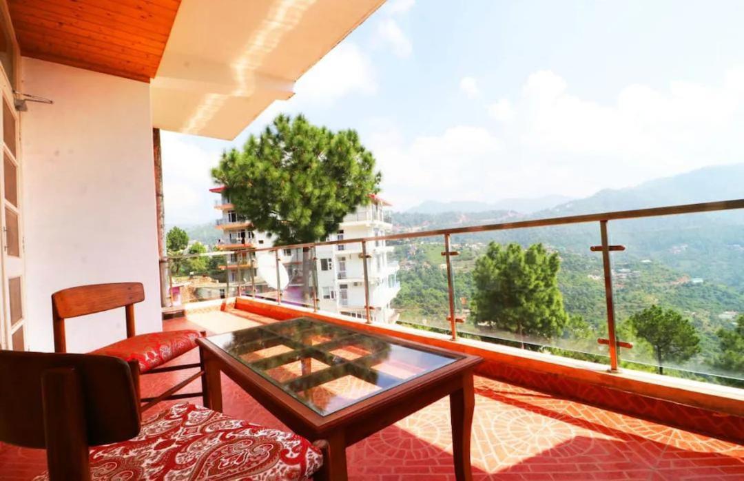 The Western Heights I Serviced Apartments I Pvt Balcony I Lift I Peacefull Area I Family Accomodation I Kasauli I By Exotic Stays ภายนอก รูปภาพ